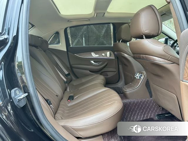 Mercedes-Benz E-class 2022 Черный из Китая