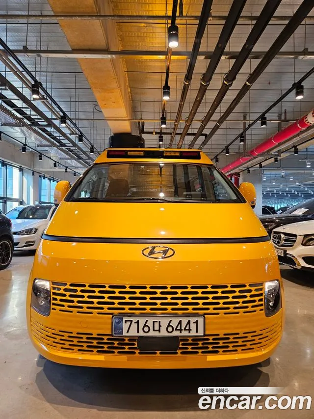 Hyundai Staria 2023 Желтый из Кореи