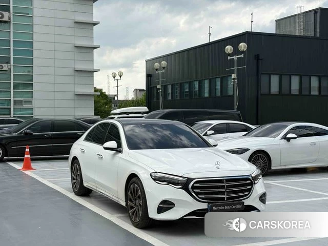 Mercedes-Benz E-Class W214 2026 Белый из Кореи