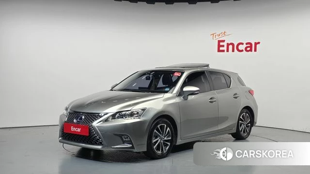 Lexus CT200h 2018 Серебристо-серый из Кореи