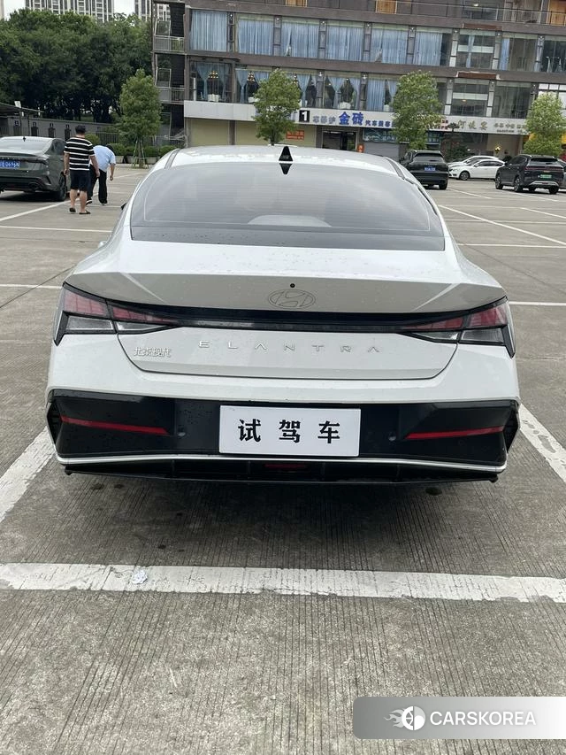 Hyundai Elantra 2024 Белый из Китая