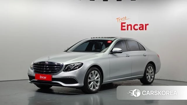 Mercedes-Benz E-Class W213 2018 Серебряный из Кореи
