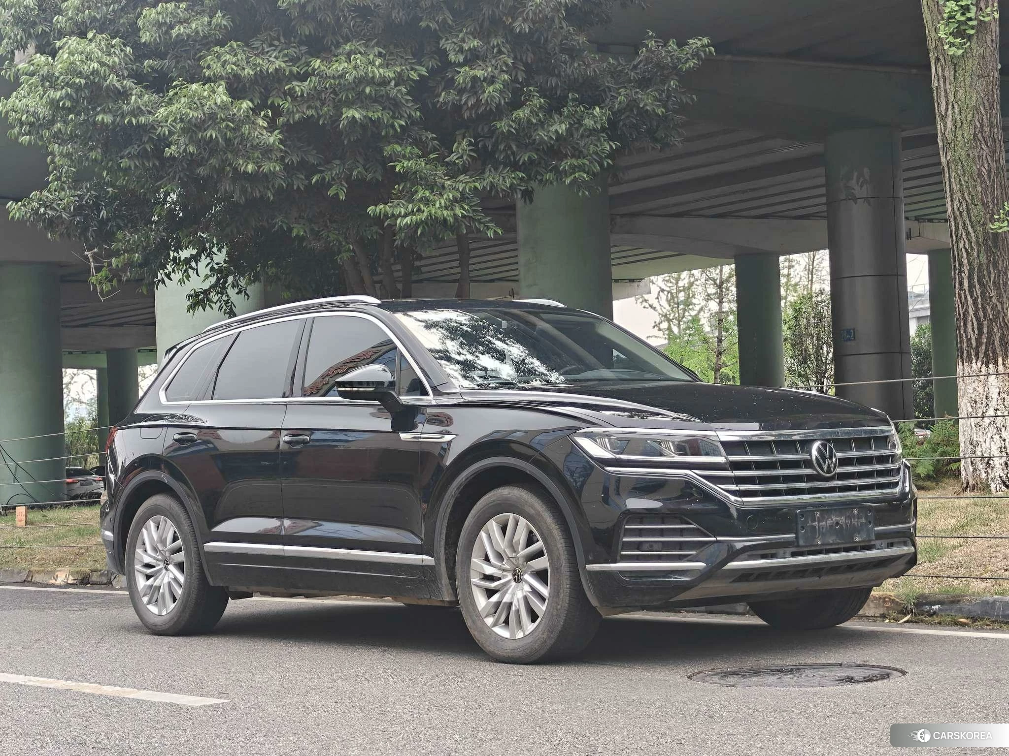 Volkswagen Touareg 2020 Черный из Китая