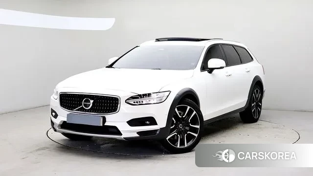 Volvo V90 Cross-Country 2023 Белый из Кореи
