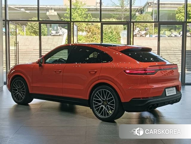 Porsche Cayenne Coupé 2021 Оранжевый из Китая
