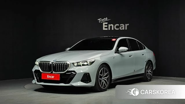 BMW 5 Series (G60) 2025 Цвет галактики из Кореи