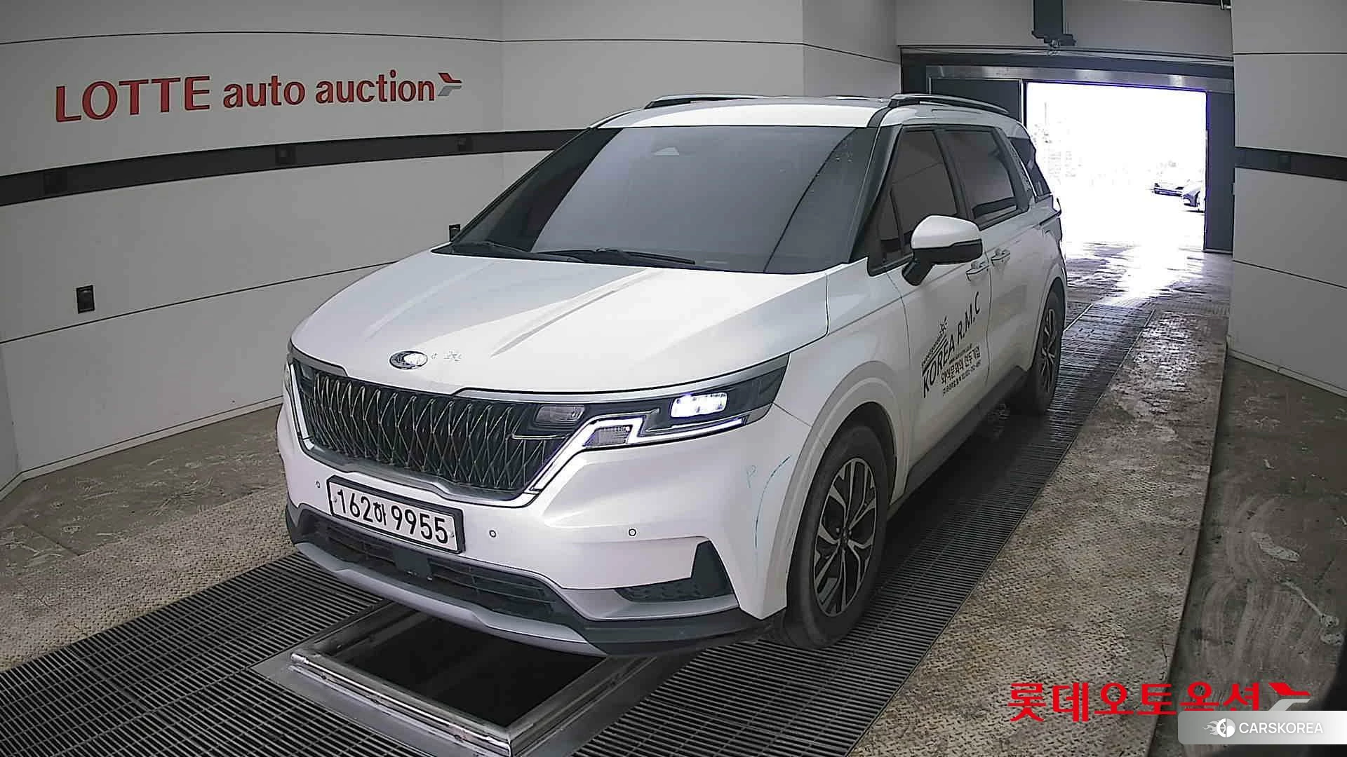 Kia Carnival 2021 Snow White Pearl (optional) из Кореи