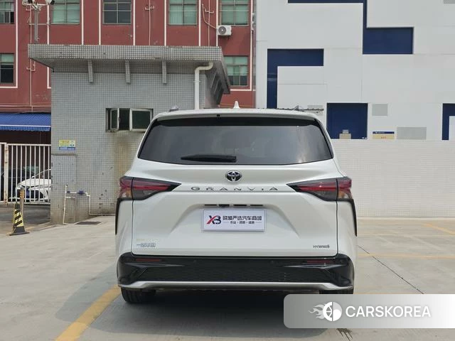 Toyota Grevia 2024 Белый из Китая