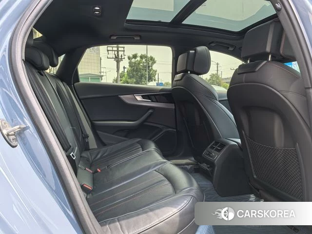 Audi A4L 2022 Синий из Китая