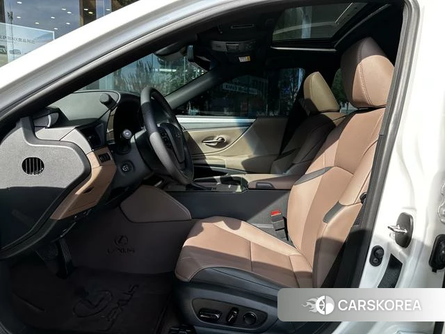 Lexus ES 2026 Белый из Китая