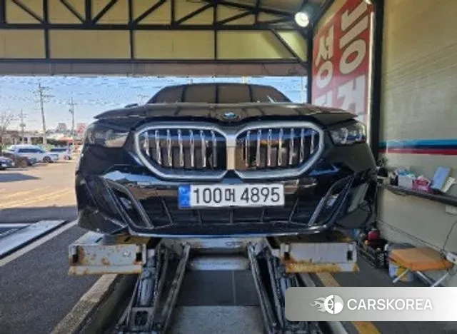 BMW 5 Series (G60) 2023 Черный из Кореи