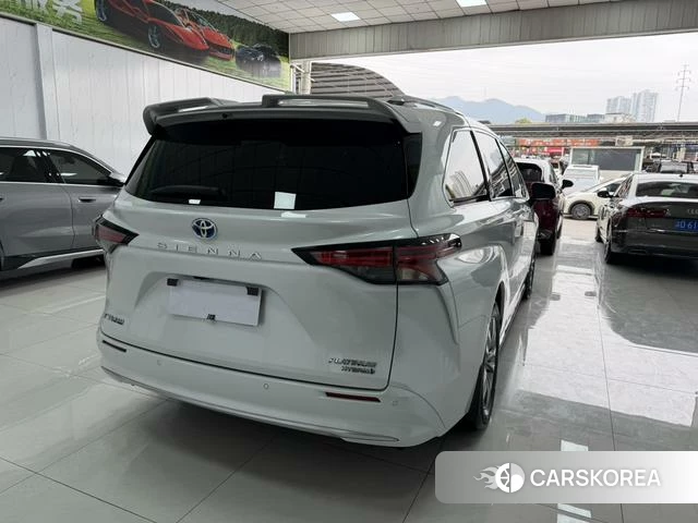 Toyota Saina 2022 Белый из Китая