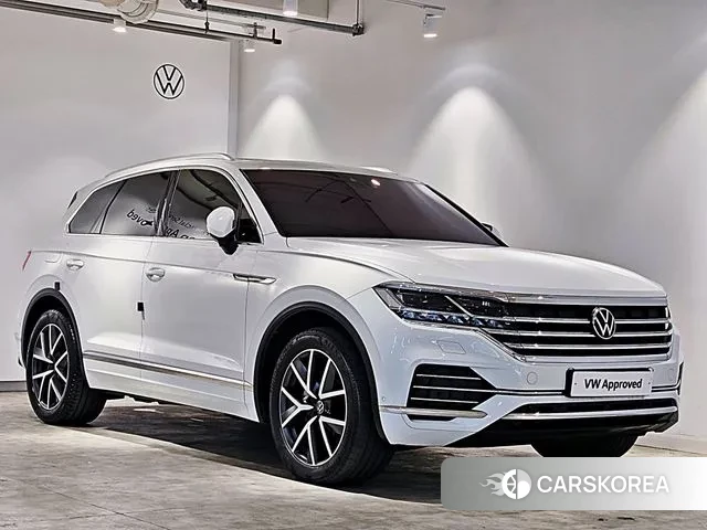 Volkswagen Touareg 3rd generation 2023 Белый из Кореи