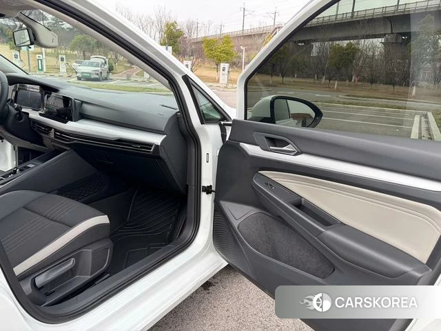 Volkswagen Golf 2023 Белый из Китая
