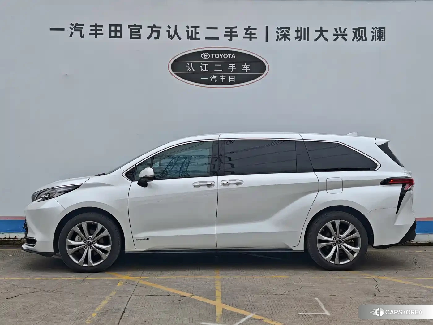 Toyota Sienna 2024 Белый из Китая