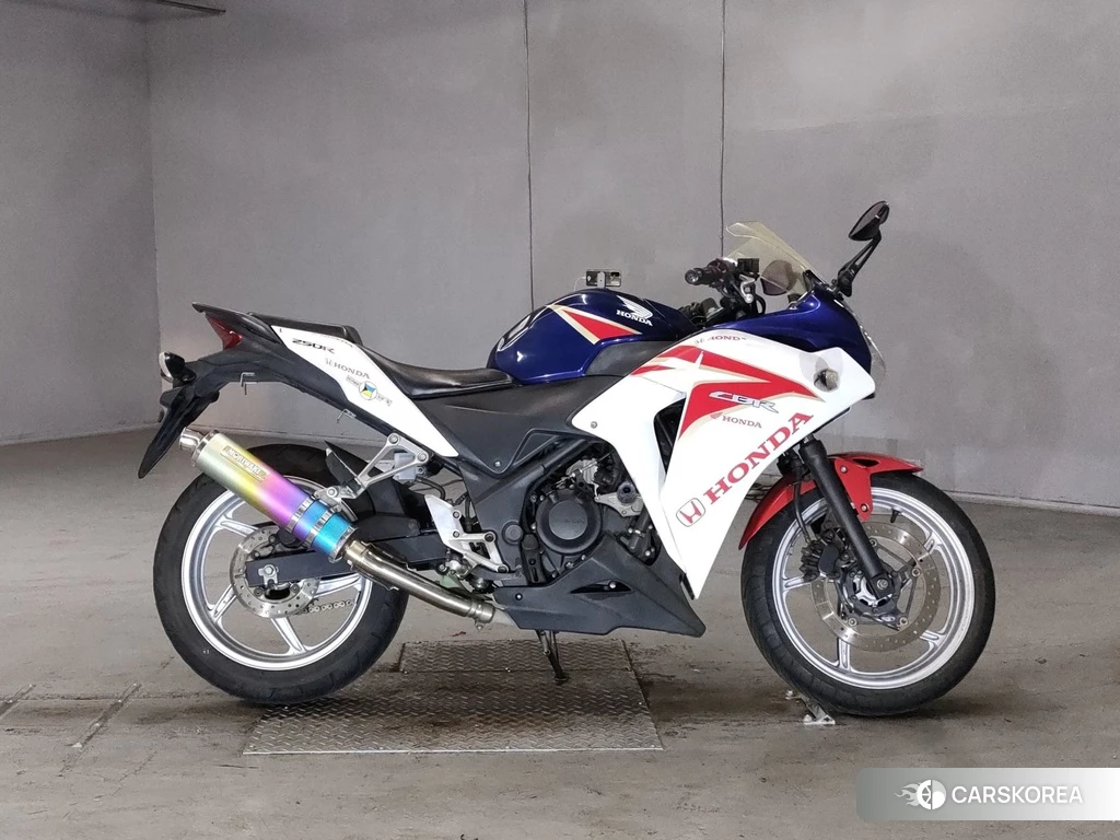 Проданный Honda CBR250R 2011 из Японии, фото 2