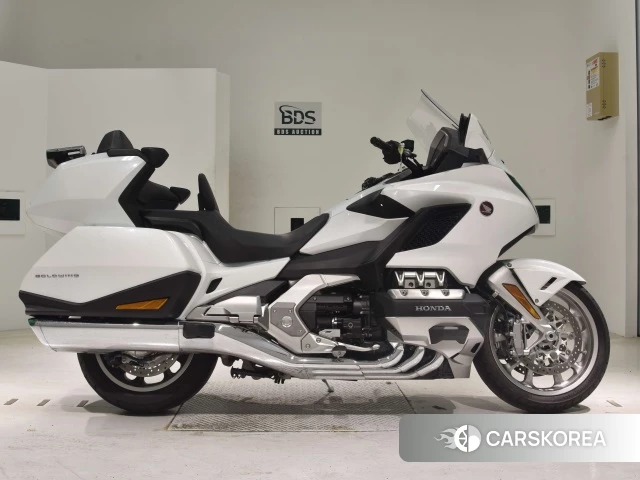 Проданный Honda GL1800 TOUR 2018 из Японии