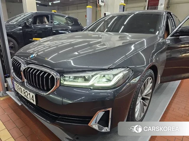 BMW 5 Series (G30) 2023 Серый из Кореи