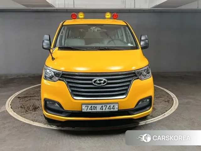 Hyundai The New Grand Starex 2018 Желтый из Кореи