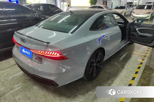 Audi A7L 2025 Темно-серый из Китая