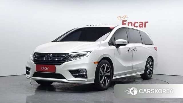 Honda Odyssey 2018 Белый из Кореи