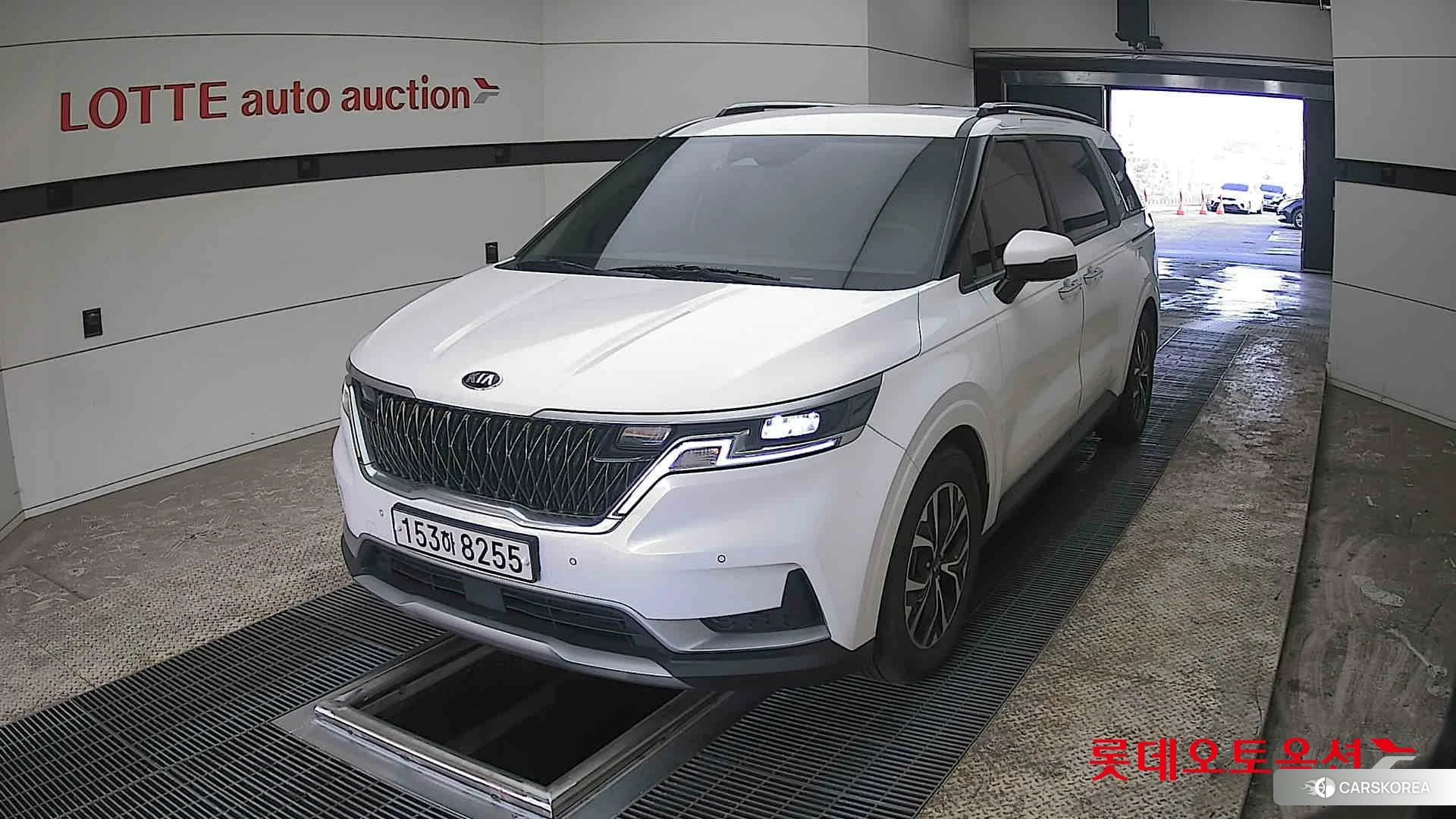 Kia Carnival 2021 Snow White Pearl (optional) из Кореи