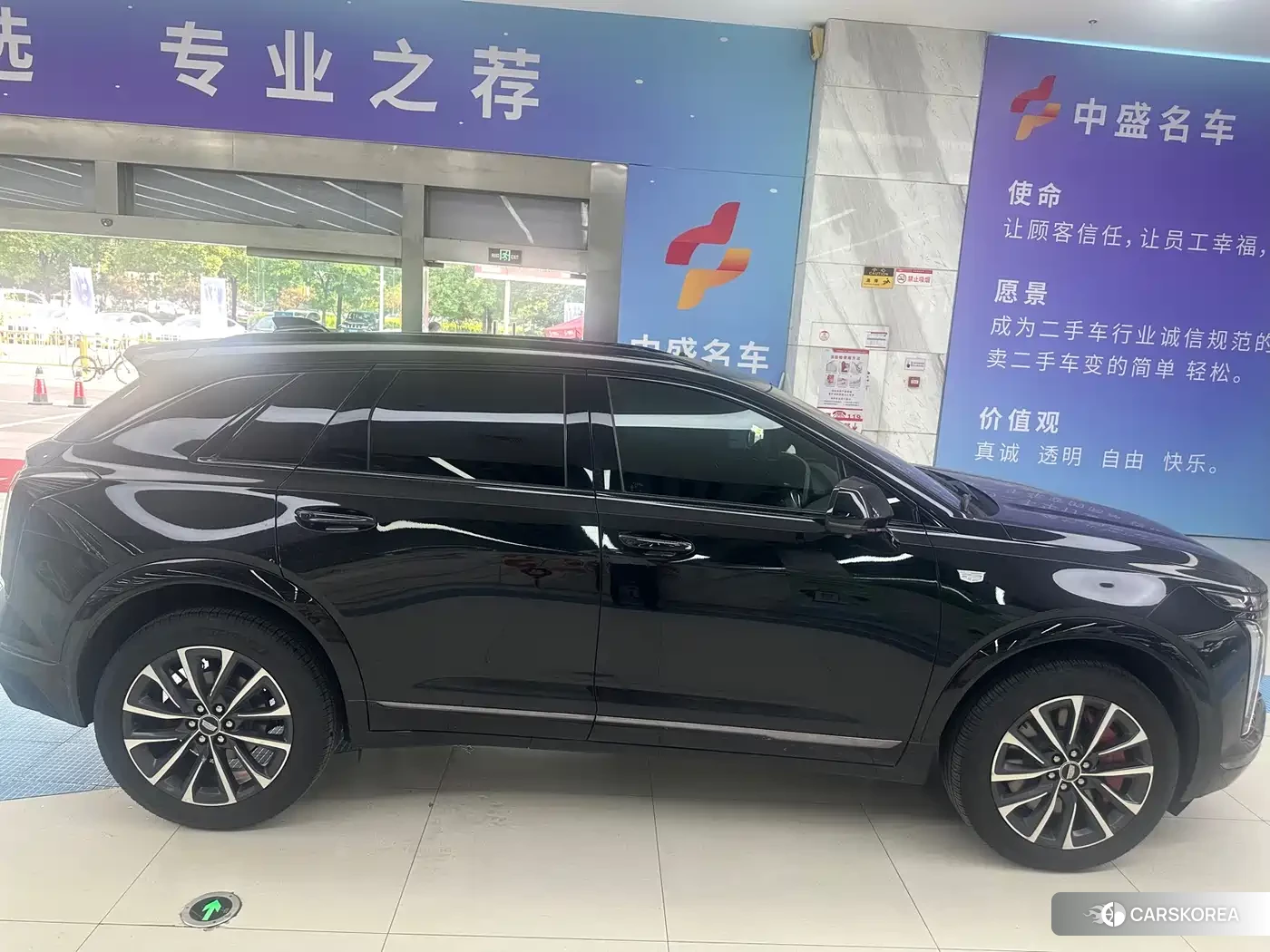 Cadillac XT5 2024 Черный из Китая