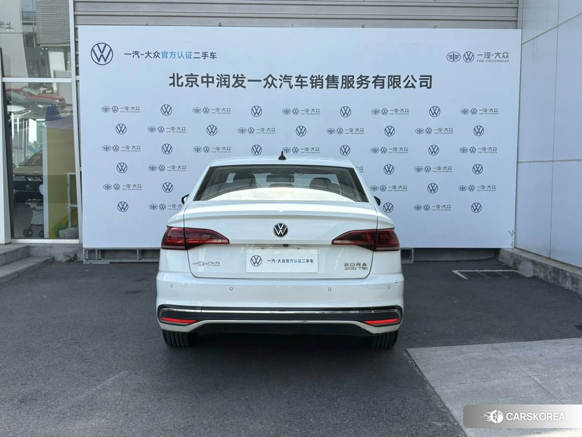 Volkswagen Bora 2022 Белый из Китая
