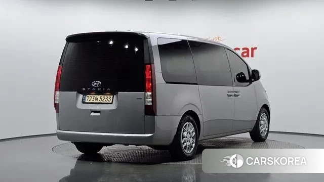 Hyundai Staria 2022 Серебристо-серый из Кореи