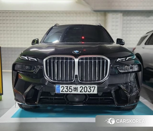 BMW X7 (G07) 2023 Черный из Кореи