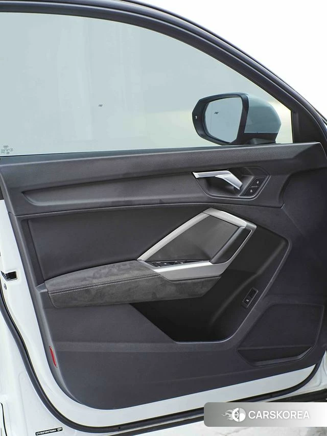 Audi Q3 2023 Белый из Китая