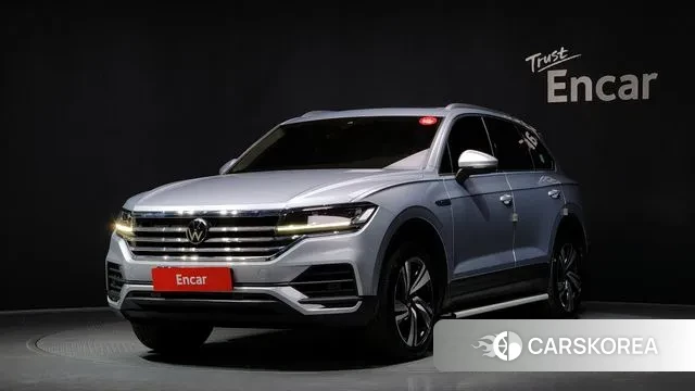 Volkswagen Touareg 3rd generation 2020 Серебристо-серый из Кореи