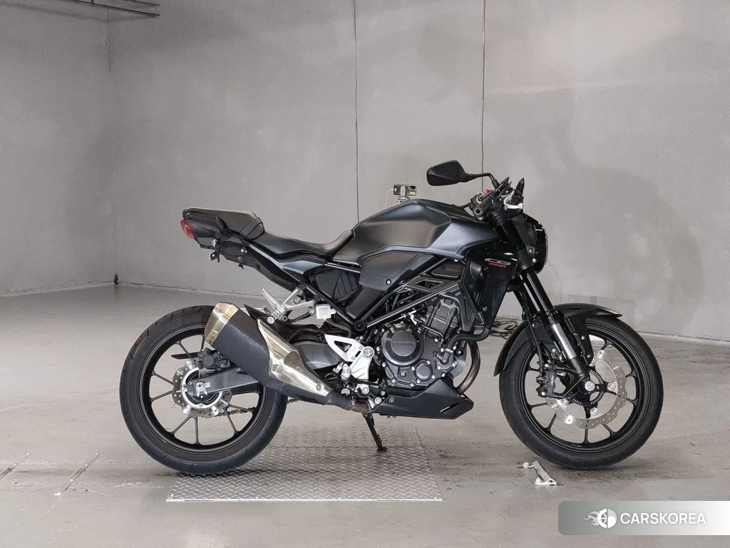 Проданный Honda CB250R 2023 из Японии