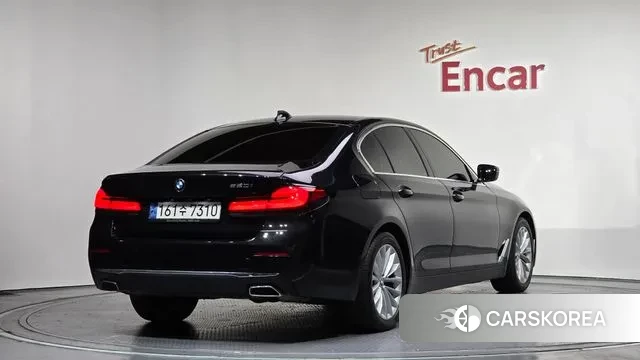 BMW 5 Series (G30) 2022 Черный из Кореи