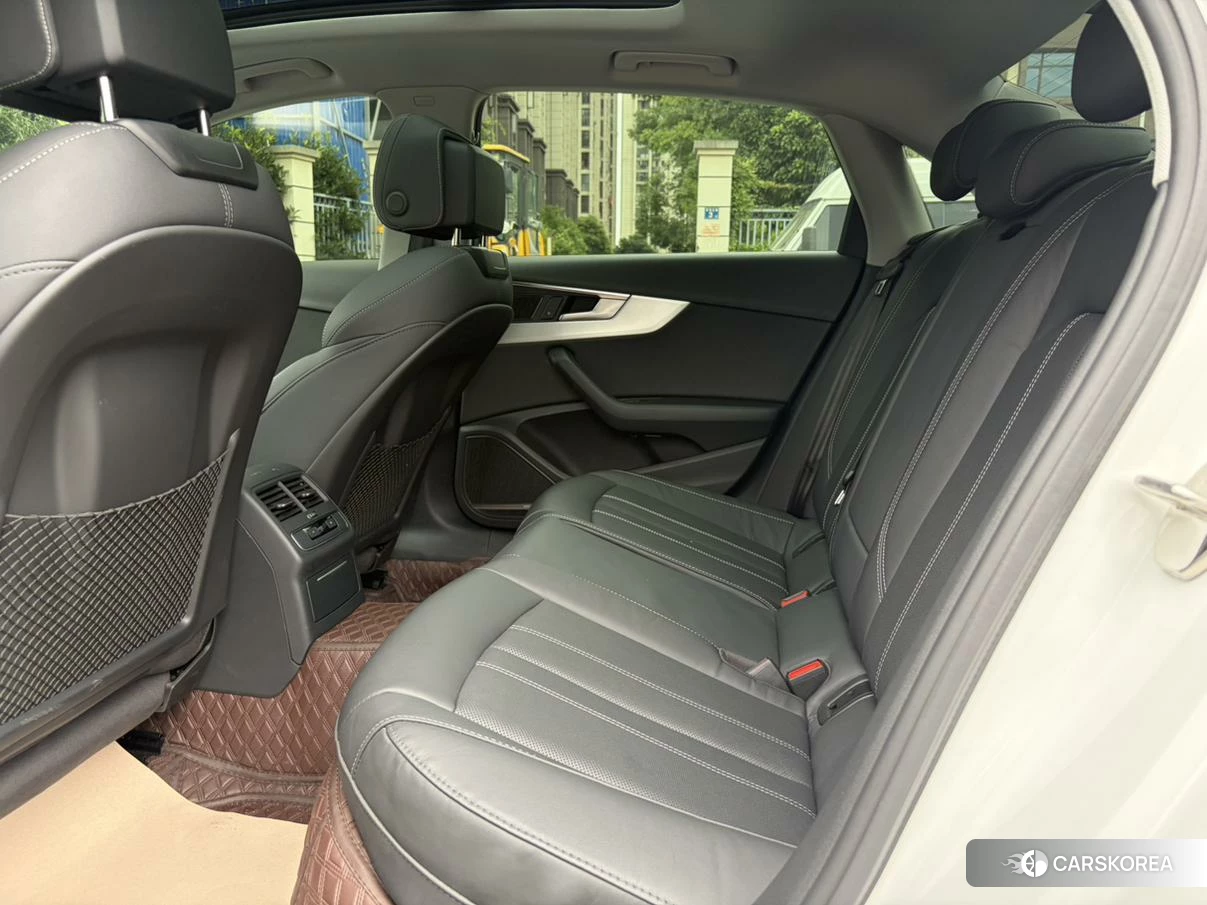 Audi A4L 2020 Белый из Китая