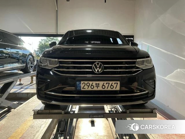 Volkswagen Tiguan second Generation 2022 Черный из Кореи