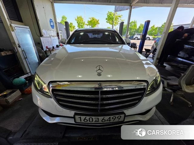 Mercedes-Benz E-Class W213 2019 Белый из Кореи