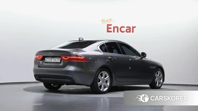 Jaguar XE 2019 Серый из Кореи