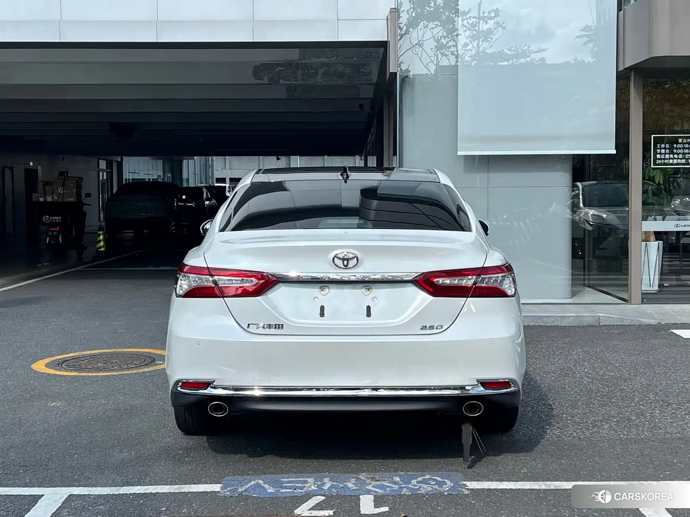 Toyota Camry 2023 Белый из Китая