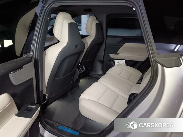 Volvo XC70 2026 Серебристо-серый из Китая