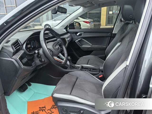 Audi Q3 2023 Темно-серый из Китая