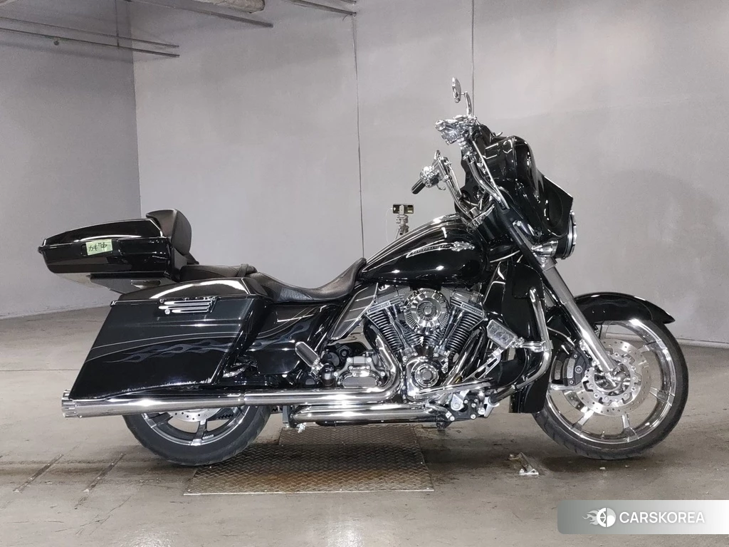 Проданный Harley-Davidson Street Glide FLHXSE1800 CVO 2012 из Японии, фото 2