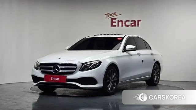 Mercedes-Benz E-Class W213 2018 Белый из Кореи