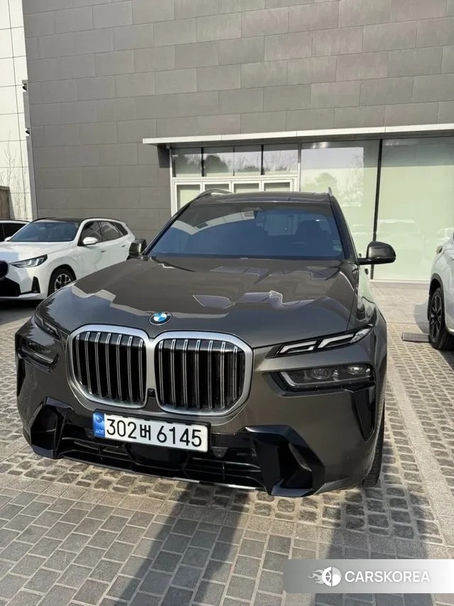 BMW X7 (G07) 2023 Коричневый из Кореи