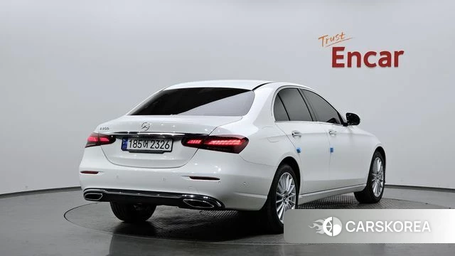 Mercedes-Benz E-Class W213 2022 Белый из Кореи