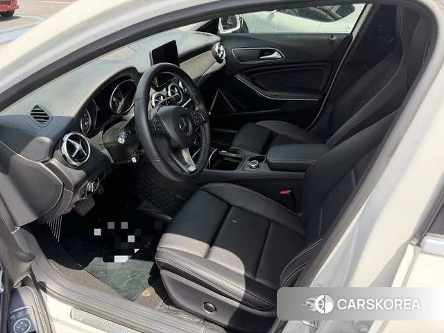 Mercedes-Benz GLA 2019 Белый из Китая