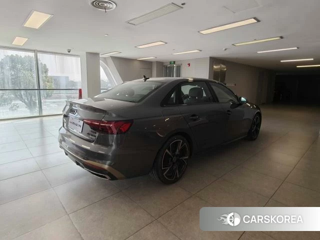 Audi A4L 2024 Серебристо-серый из Китая