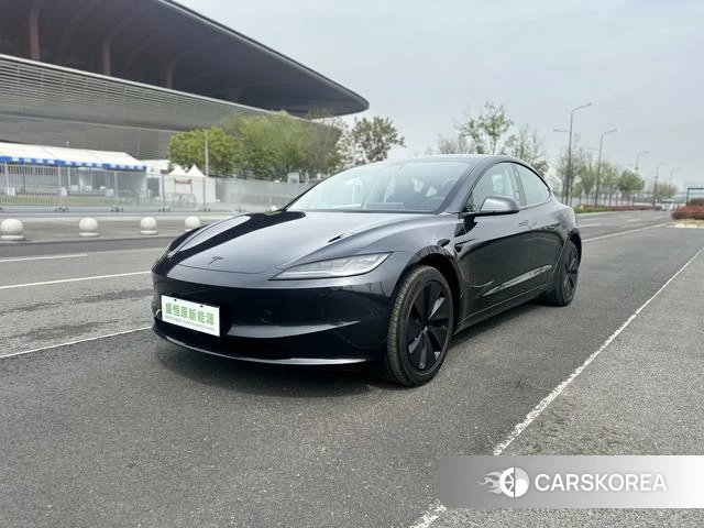 Tesla Model 3 2026 Темно-серый из Китая