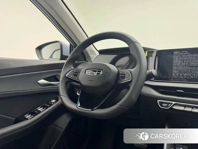 Geely Automobile Binrui 2026 Серебристо-серый из Китая