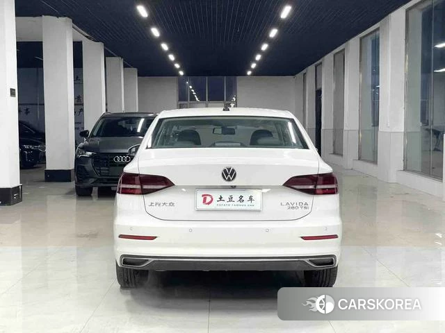 Volkswagen Lavida 2022 Белый из Китая